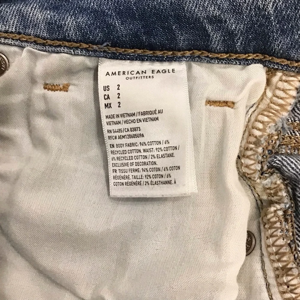 American Eagle 2 Mom Denim Shorts Women’s Tiny Floral Embroidered High Rise